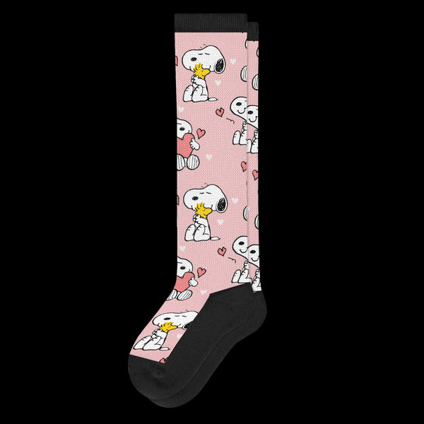 Snoopy holding a heart socks